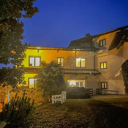Sarchi Bed and Breakfast 3*